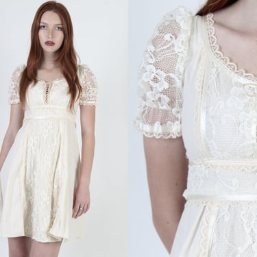 Vintage 70s Darling Prairie Dress / Ivory Floral Lace Country Style Outfit / Short Sheer Sleeve Wedding Dress / Lace Up Corset Bodice Mini 