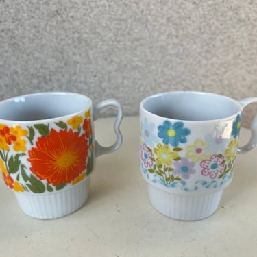 Vintage modern ceramic stackable mugs floral print holds 6 oz. Set 2 