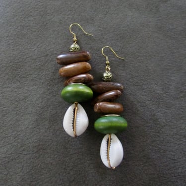 Chunky wood and cowrie shell mid century earrings, green 