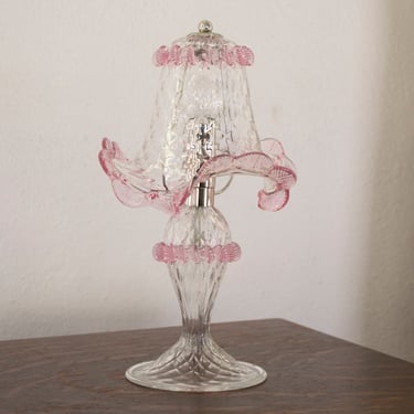 Lampada da tavolo in vetro di Murano con decorazioni artistiche rosa, fatta a mano Made in Italy luce veneziana 