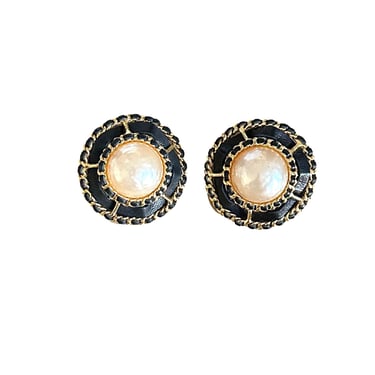 Chanel Gold Pearl Jumbo Clip Earring