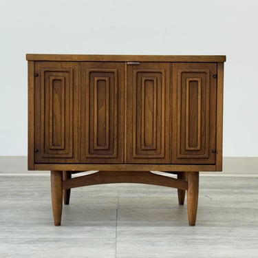 Broyhill Emphasis Mid-Century Modern Nightstand Cabinet ~ Side Table 
