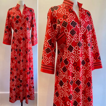 Vintage 70s CAFTAN / Maxi Hostess Dress / Novelty Oversized Red BANDANA Print / A-line + Bell Sleeves 