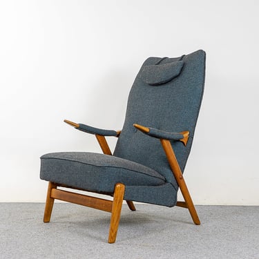 Danish Oak Lounge Chair - (324-148) 