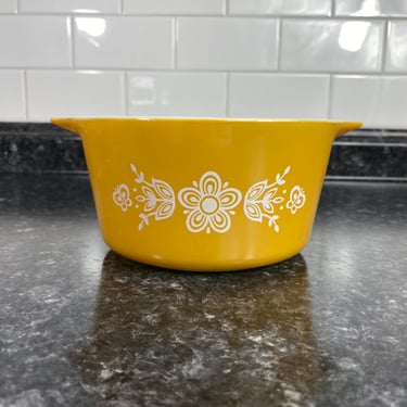 Vintage Pyrex Butterfly Gold Round Casserole 473(no lid) ,1 Qt Large Pyrex Vintage Casserole, Gold Yellow white flowers butterfly old Dish 