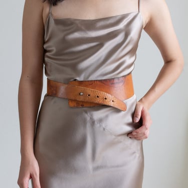 Vintage tan distressed leather wrap belt // 29-33" waist (2398) 