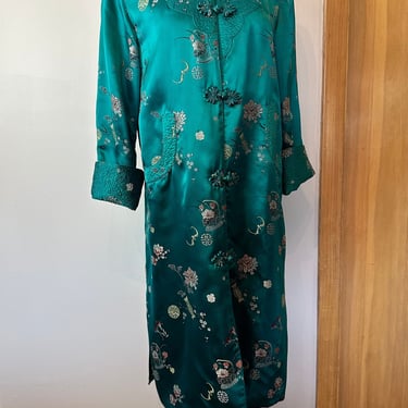Vintage emerald green long satin jacket~ cheongsam lovely Chinese woven textile coat~ small size 34 