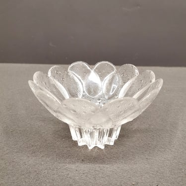 Lausitzer Glaswerke, East German (GDR), Medea Design by R. Koschnick with Dew Drops and Leaves, Crystal Glass Bowl 