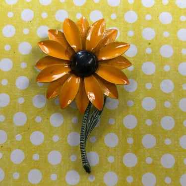 gold daisy brooch 1960s enamel flower pin mod jewelry 
