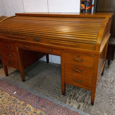 Beautiful Vintage Roll Top Desk