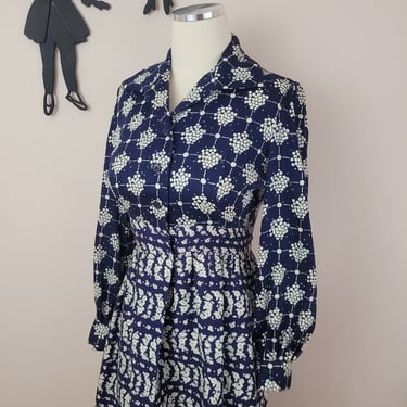 Vintage 1970's Day Dress / 70s Navy White Floral Button Up Dress XS/S 