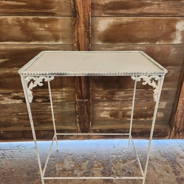 White Metal Plant Stand 18.5