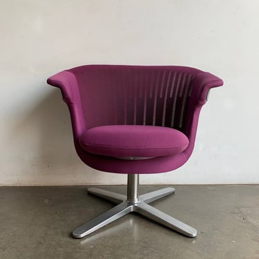 i2i chair by Steelcase in purple #1 
