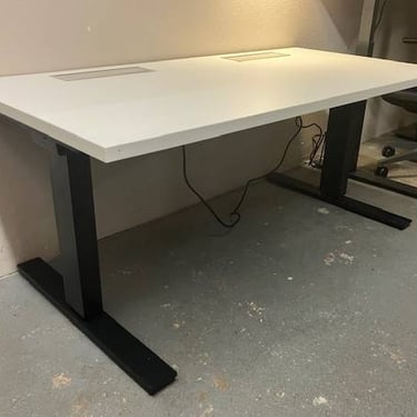 KI Furniture Sit to Stand Desk