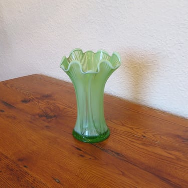 Vintage Northwood Stretched Glass Vase Green Opalescent Swung Glass Feathers Pattern 