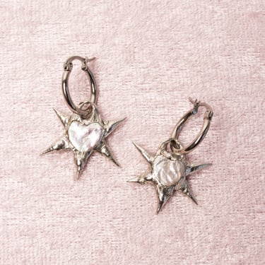 My Dearest World - Pearl Heart Earrings