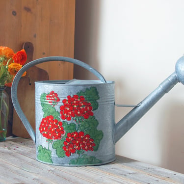 Vintage galvanized watering can / vintage water can / painted watering can / rustic garden decor / cottage planter / rustic farmhouse decor 