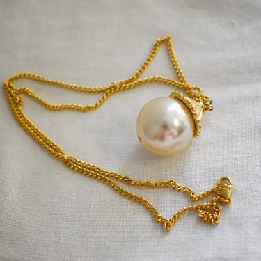 1960s Faux Pearl Ball Pendant Necklace 