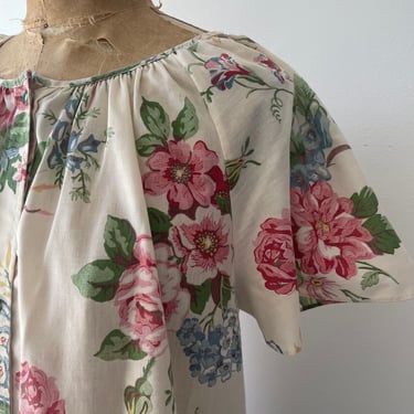 Vintage ‘70s garden floral print house coat | cotton snap front dress with lace collar, M/L 