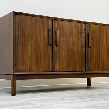 Mid-Century Modern Credenza / Sideboard / TV Stand ~ By American Of Martinsville (SHIPPING Not FREE) 