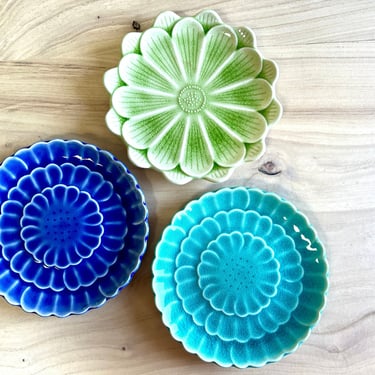 Vintage Japanese Stoneware Crackle Glaze Flower Shaped Plates 