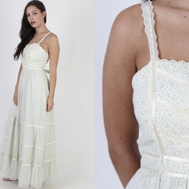 Ivory Lace Up Corset Maxi Dress / Renaissance Faire Style Clothing / Vintage 70s Prairie Wedding / Flower Bud Printed Maxi Dress 