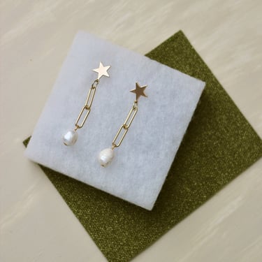 Chunky Star and Pearl Dangle Statement Earrings / Gold Filled Paperclip Chain / Gifts for her / Elegant Jewelry 
