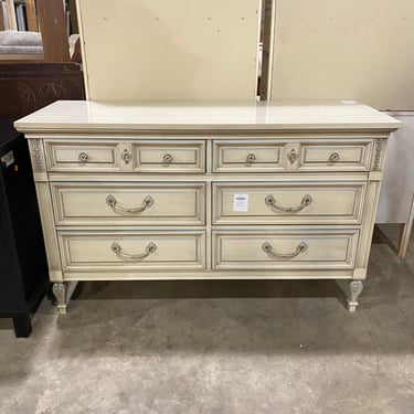 Dixie Furniture French Provincial 6-Drawer Dresser