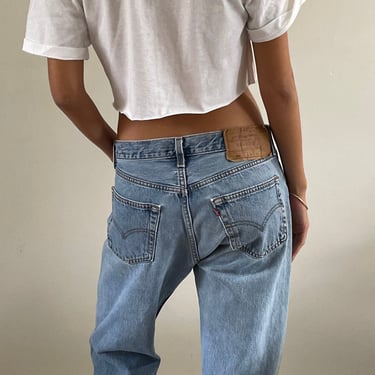 32 Levis 501 vintage jeans / vintage medium light wash faded soft button fly baggy curvy boyfriend Levis 501 0193 jeans made in USA | 32 