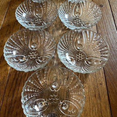 7 Burple Berwick Clear Boopie Bubble Glass Clam Shell Bowl Set~Anchor Hocking ~ Tri 3 Footed  bowls~ Vintage 1940s dessert bowls,  Salad, 