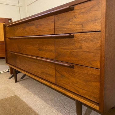 Restored Walnut 9-Drawer Dresser, Circa 1960s - Please ask for a shipping quote before you buy. 