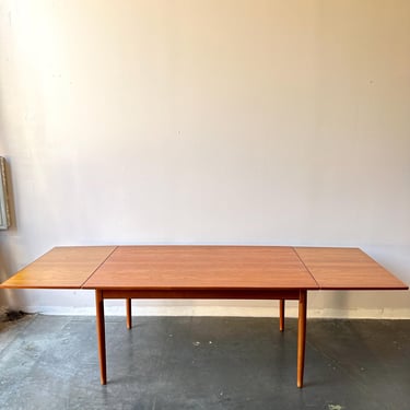 Danish Teak MCM Extendable Table By A/S Randers Mobelfabrik 