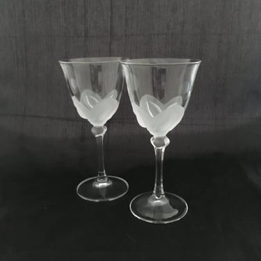 Set of 2 Vintage Frosted Petal Cocktail or Wine Glasses, Nick and Nora Glasses, Art Deco Small Crystal Wine Glasses, Florence Floral Pattern 