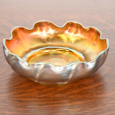 Louis Comfort Tiffany Favrile Iridescent Art Glass Scalloped Bowl