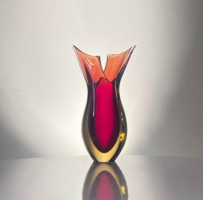 Vintage Flávio Poli Seguso Vetri D’arte vase in red and yellow Sommerso glass 