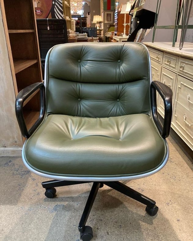 Gorgeous and comfy green leather rolling adjustable chair by Knoll. 26.5” wide 22” deep seat goes from 17.5” - 22.5”