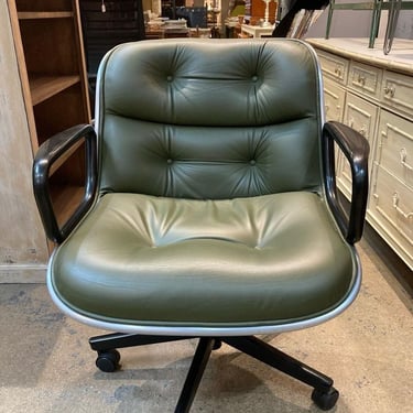 Gorgeous and comfy green leather rolling adjustable chair by Knoll. 26.5” wide 22” deep seat goes from 17.5” - 22.5”