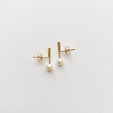 Pearl Bar Studs