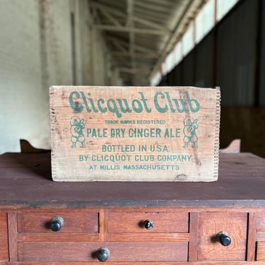 Vintage Cliqout Club Pale Dry Ginger Ale Soda Pop Crate 