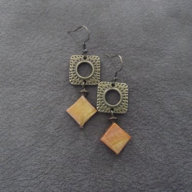 Brown mother of pearl shell and antique bronze earrings 1350 