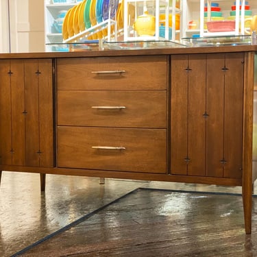 Broyhill Saga Credenza in Walnut, Circa 1960s - *Please ask for a shipping quote before you buy. 