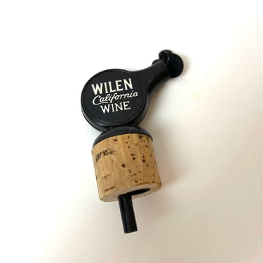 Vintage 50s Plastic Wilen California Wine Bottle Stopper Spout Barware 