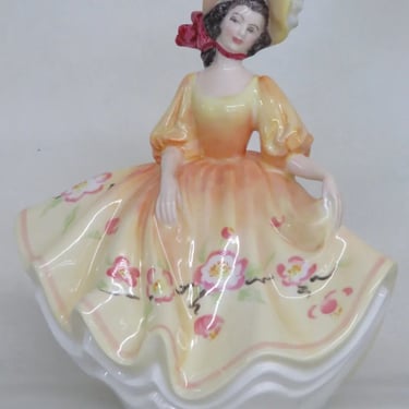 Royal Doulton Sunday Best HN2206 Bone China Porcelain Figurine 2860B