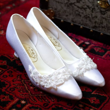 Vintage Wedding Shoes - Victorian Bridal Heels -  Kitten Heel - Pointed Toe, Beaded Floral Applique 