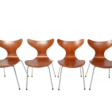 Arne Jacobsen Lily Chairs Set of 4 made by Fritz Hansen 
