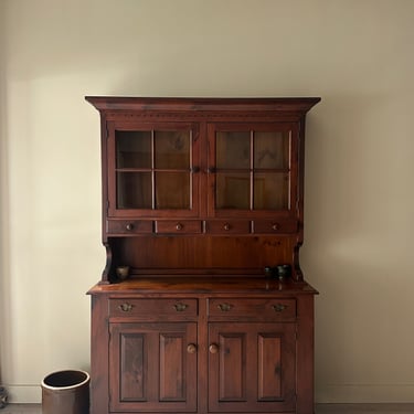 Pine two piece hutch