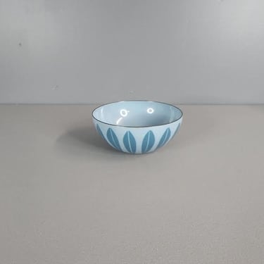 Cathrineholm Blue Lotus Enamel 5.5