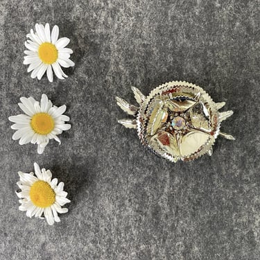 Pale goldtone floral brooch with aurora borealis center - 1960s vintage 