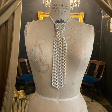 1970s pearl tie, 70s jewelry, vintage necklace, cream plastic beads, beaded tie, novelty, avant garde, retro, alternative wedding, bridal 