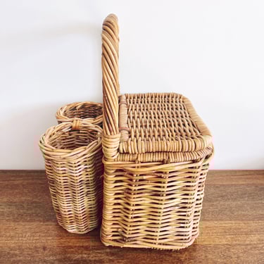 Vintage Wicker Picnic Basket with Wine Holders 